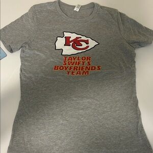 Gray Graphic T-Shirt with Red and White Print Taylor Swift boyfriend Team